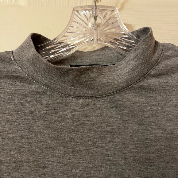Women’s Like New Long Sleeve Slim Fit Turtleneck Basic Layering T-Shirt in Gray - Picture 3 of 6